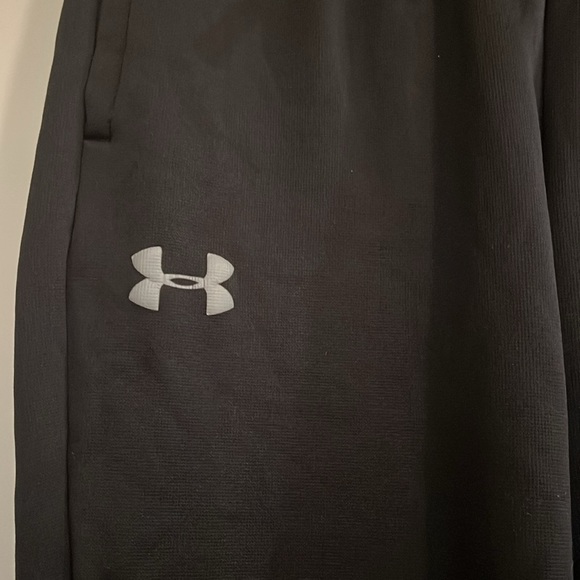 Under Armour boys activewear, EUC - Picture 2 of 5